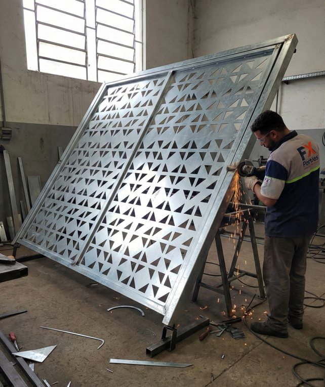 Fabricação de Portão Sob Medida na Zona Leste - (11) 97082-9612